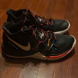 Nike Kyrie Friends Basketball Shoes